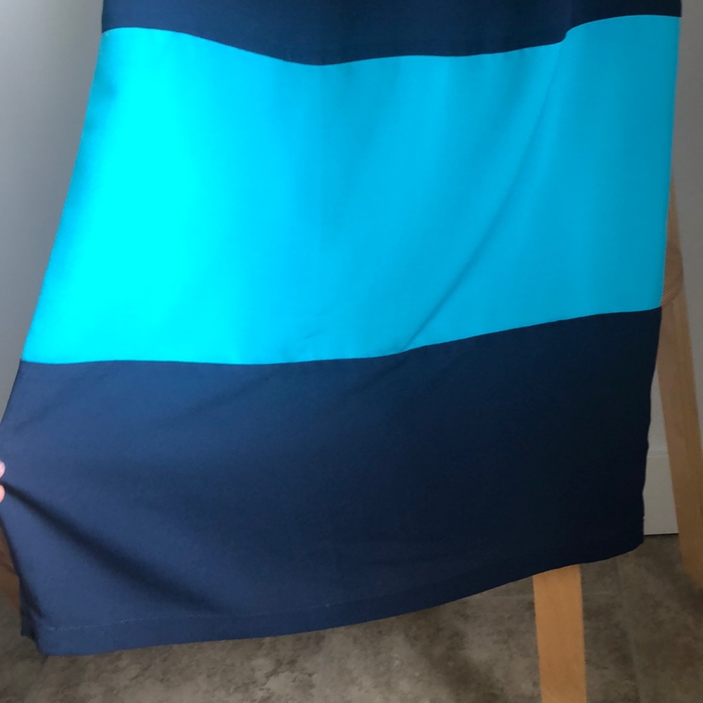 Colour Block Dress with Keyhole Neck - Picture 6 of 11